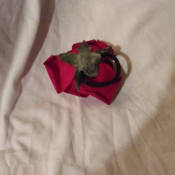 Rose hair elastic ponytail holder - Picture 2 of 2